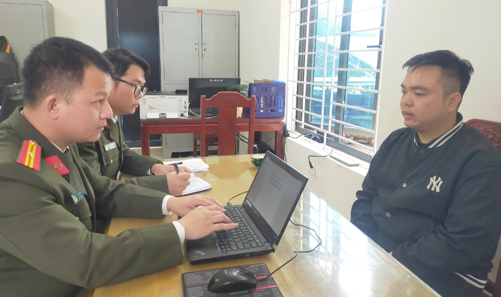 5. Le Dinh Tien khai nhan.jpg