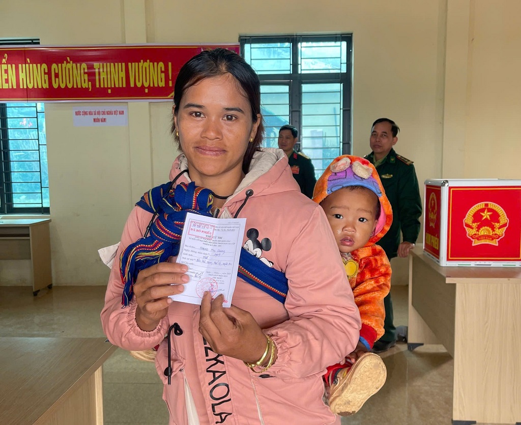 gen-h-Moong Mẹ Hương sinh năm 1993.jpg