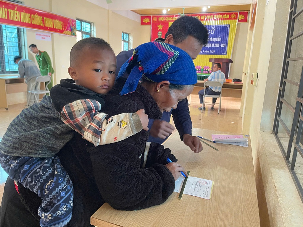 gen-h-Moong Mẹ Xi sinh năm 1965.jpg