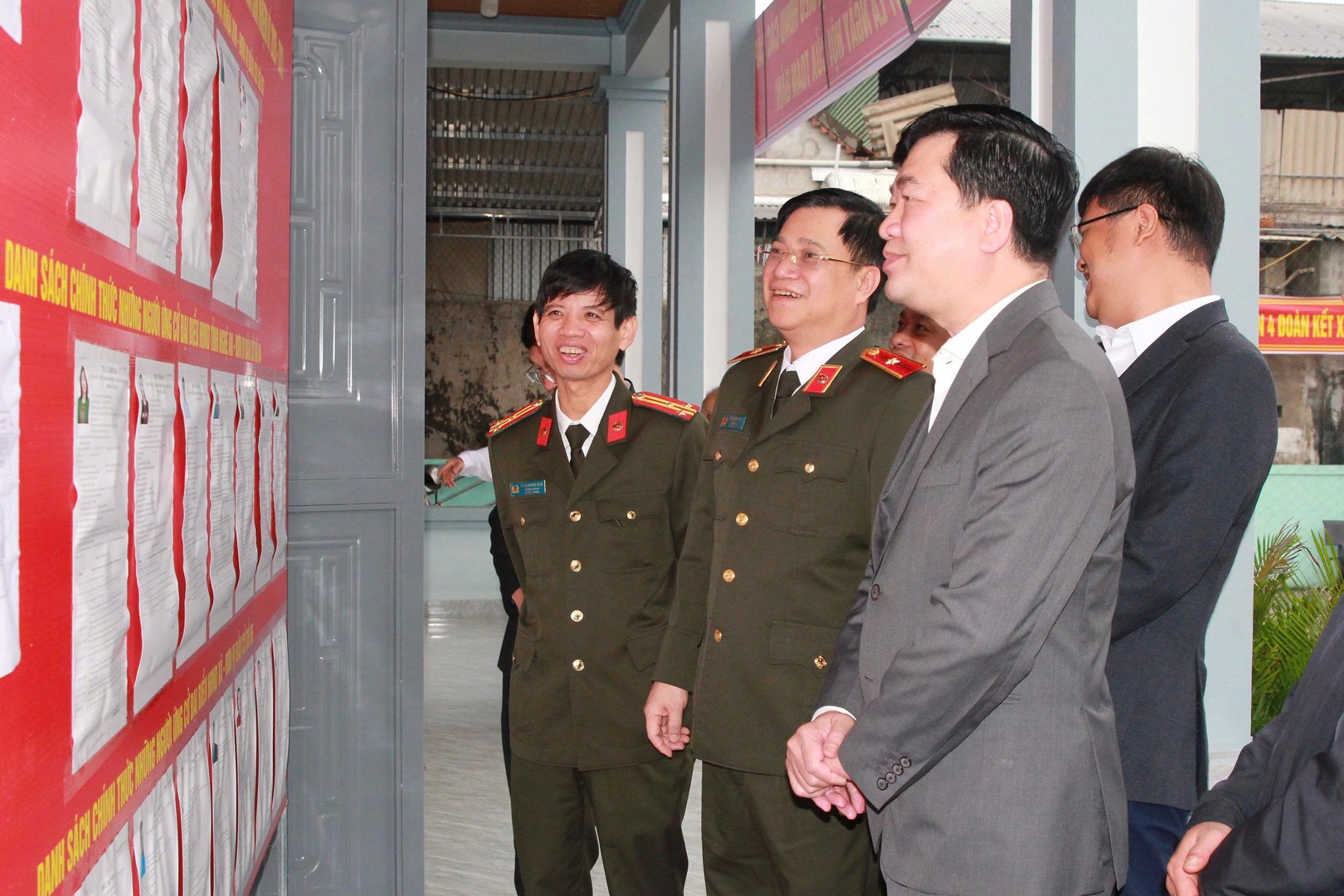 gen-h-GĐ kiem tra tai xa Anh Son.jpg