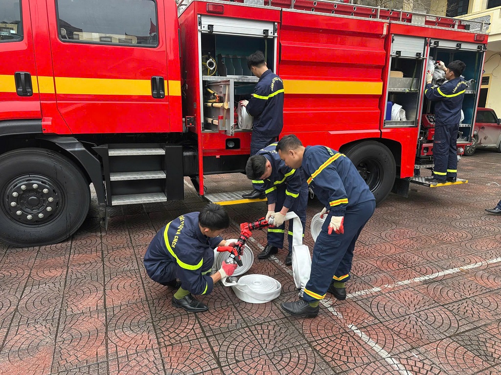 gen-h-phuc vu bau cu2.jpg