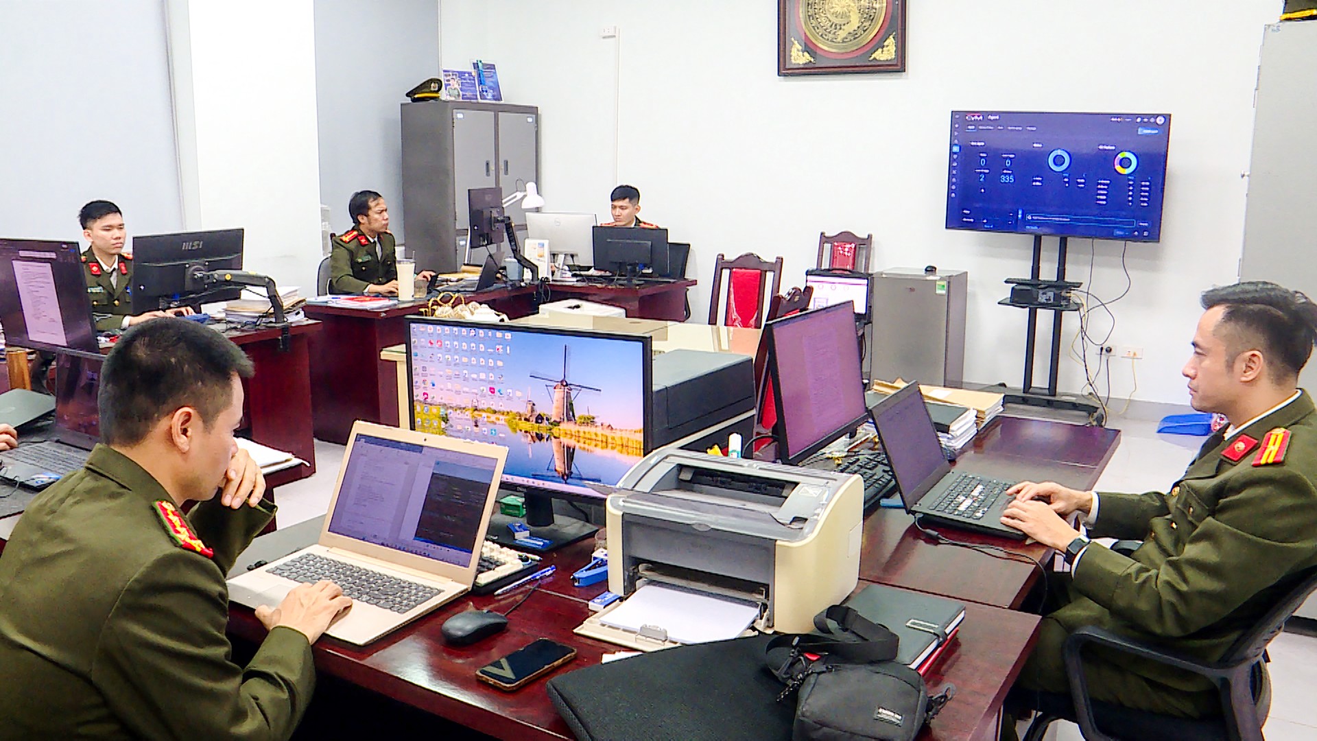 Lực lượng An ninh mạng chủ động nắm chắc tình hình trên không gian mạng.jpg