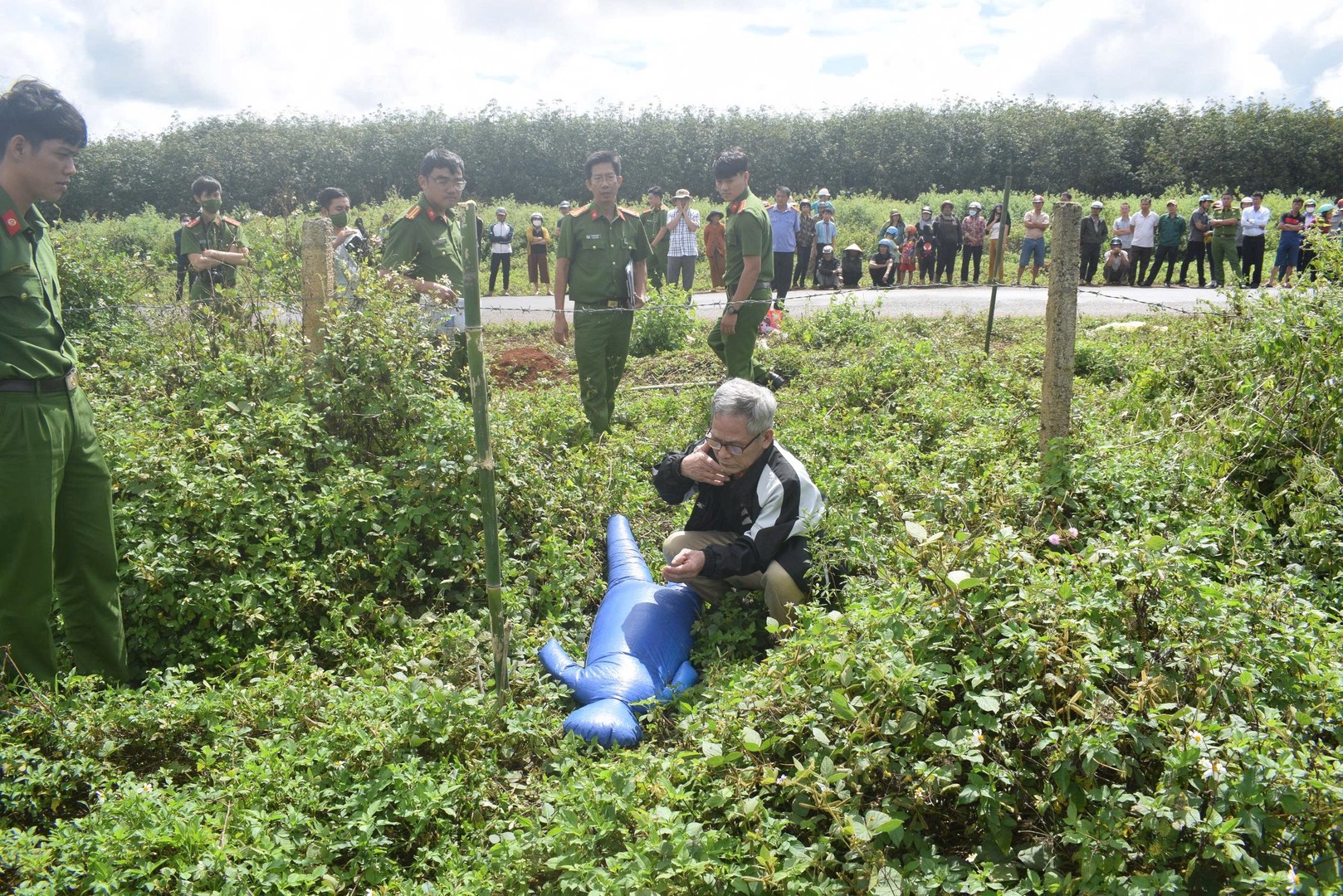 NGUYEN CONG LY THUC NGHIEM HIEN TRUONG.jpg