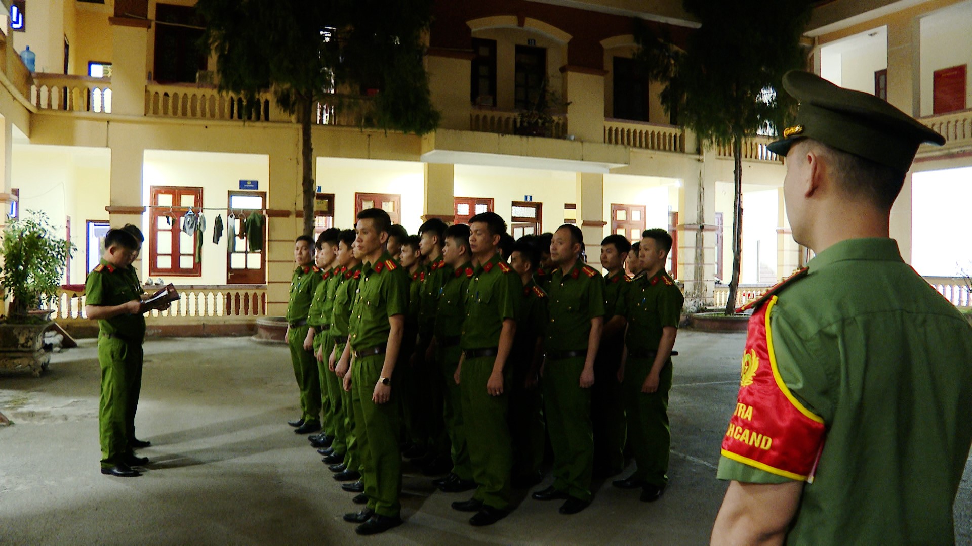 Ảnh 5. Phòng Công tác chính trị Công an tỉnh tăng cường kiểm tra việc chấp hành điều lệnh Công an nhân dân tại các đơn vị, góp phần xây dựng lực lượng kỷ luật, chính quy..jpg