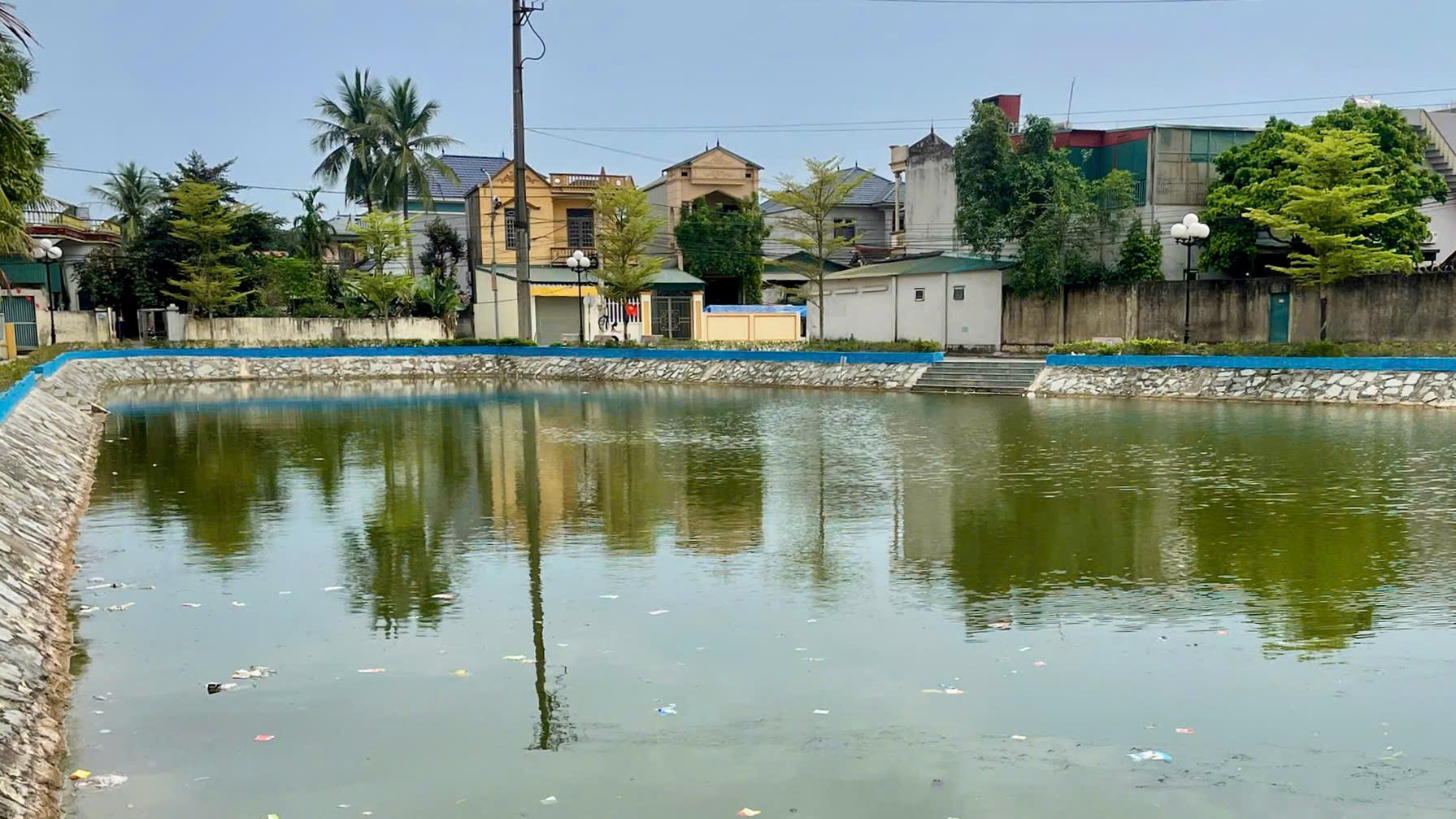 1. AO NUOC NOI DAI UY DAO CUU HAI CHAU NHO.jpg