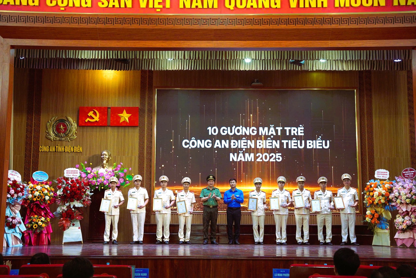 10 gương mặt trẻ Công an Điện Biên tiêu biểu năm 2025 được vinh danh.jpg