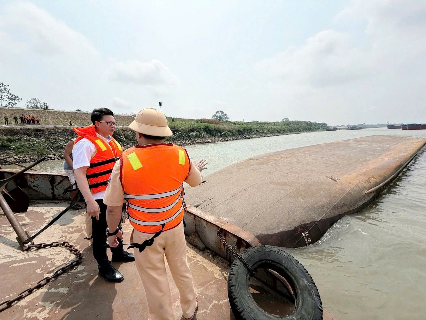 Đồng chí Thiếu tướng Nguyễn Minh Tuấn - Giám đốc Công an tỉnh trực tiếp chỉ đạo tại hiện trường.jpg