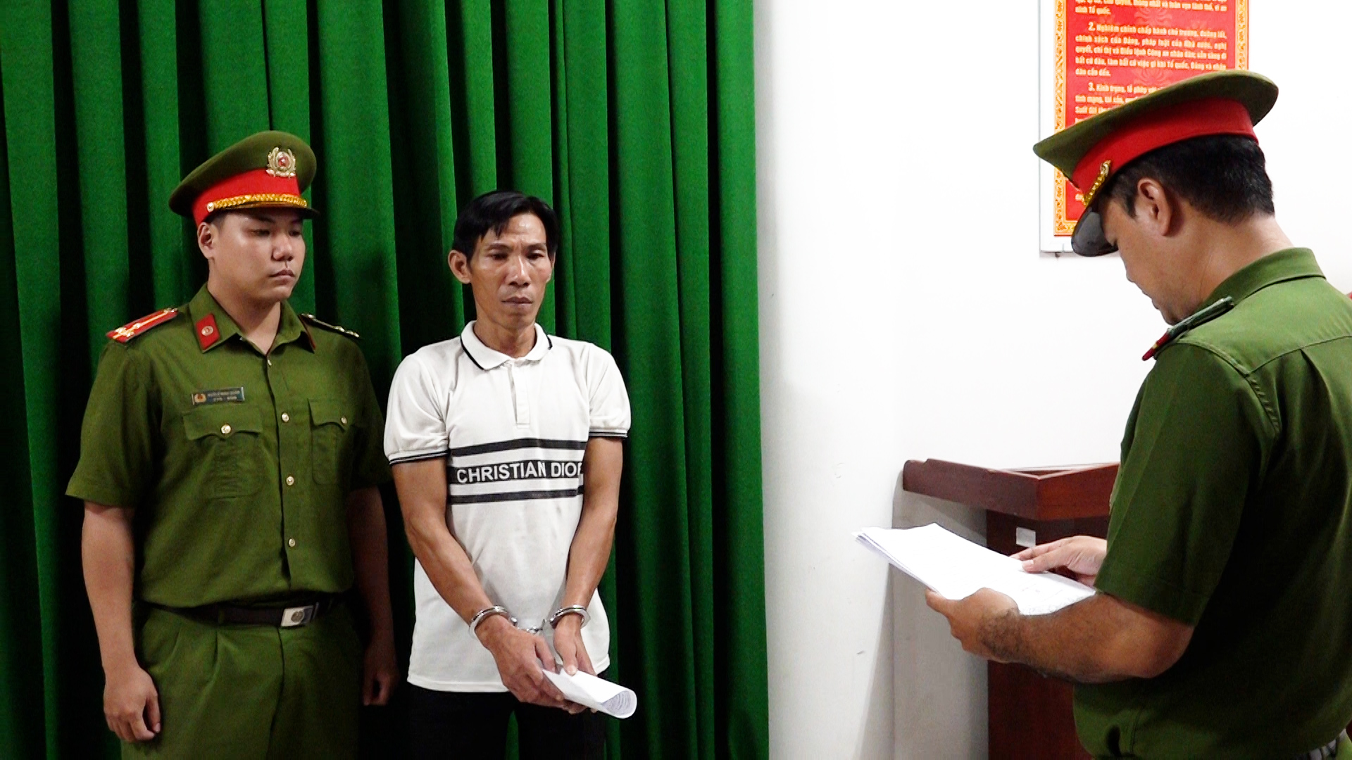 dOC LENH doi tuong TRAN ANH TUAN.jpg