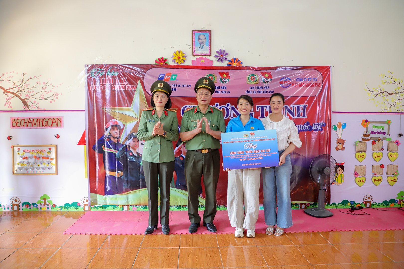 Anh 2 Trao qua 1.png