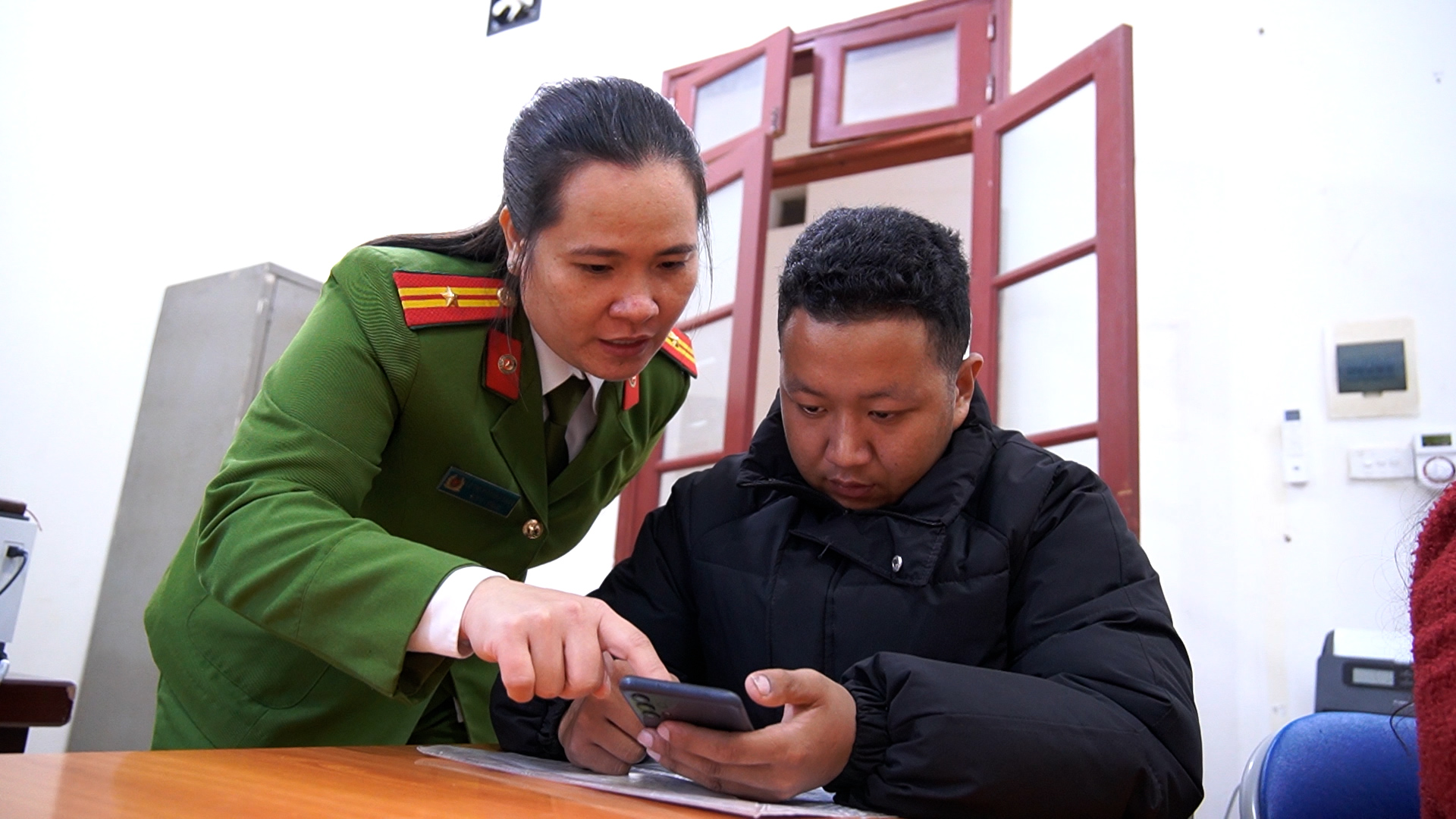 Hướng dẫn người dân sử dụng các thao tác trên VNeID.jpg