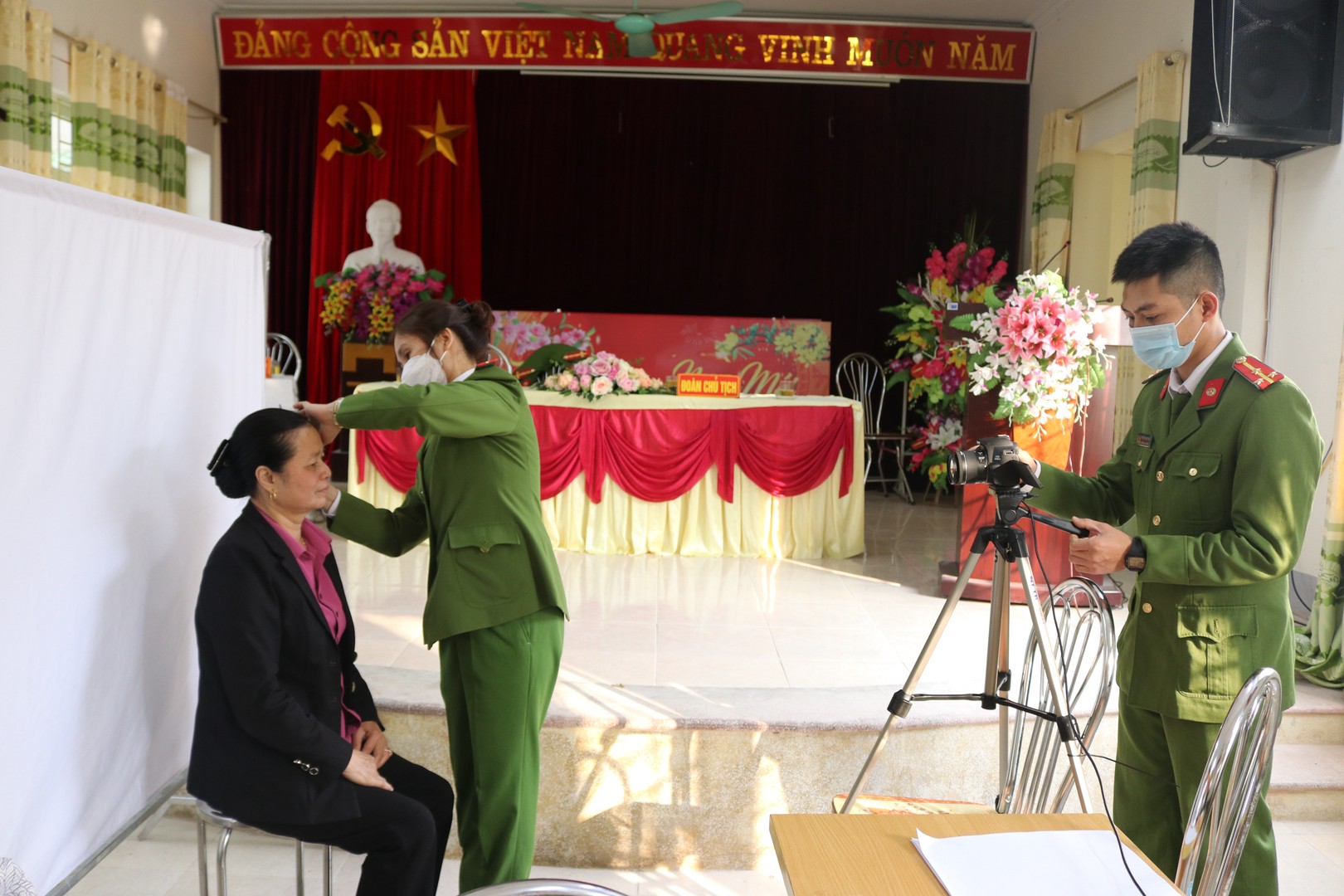 Xuống tận cơ sở cấp CCCD.JPG