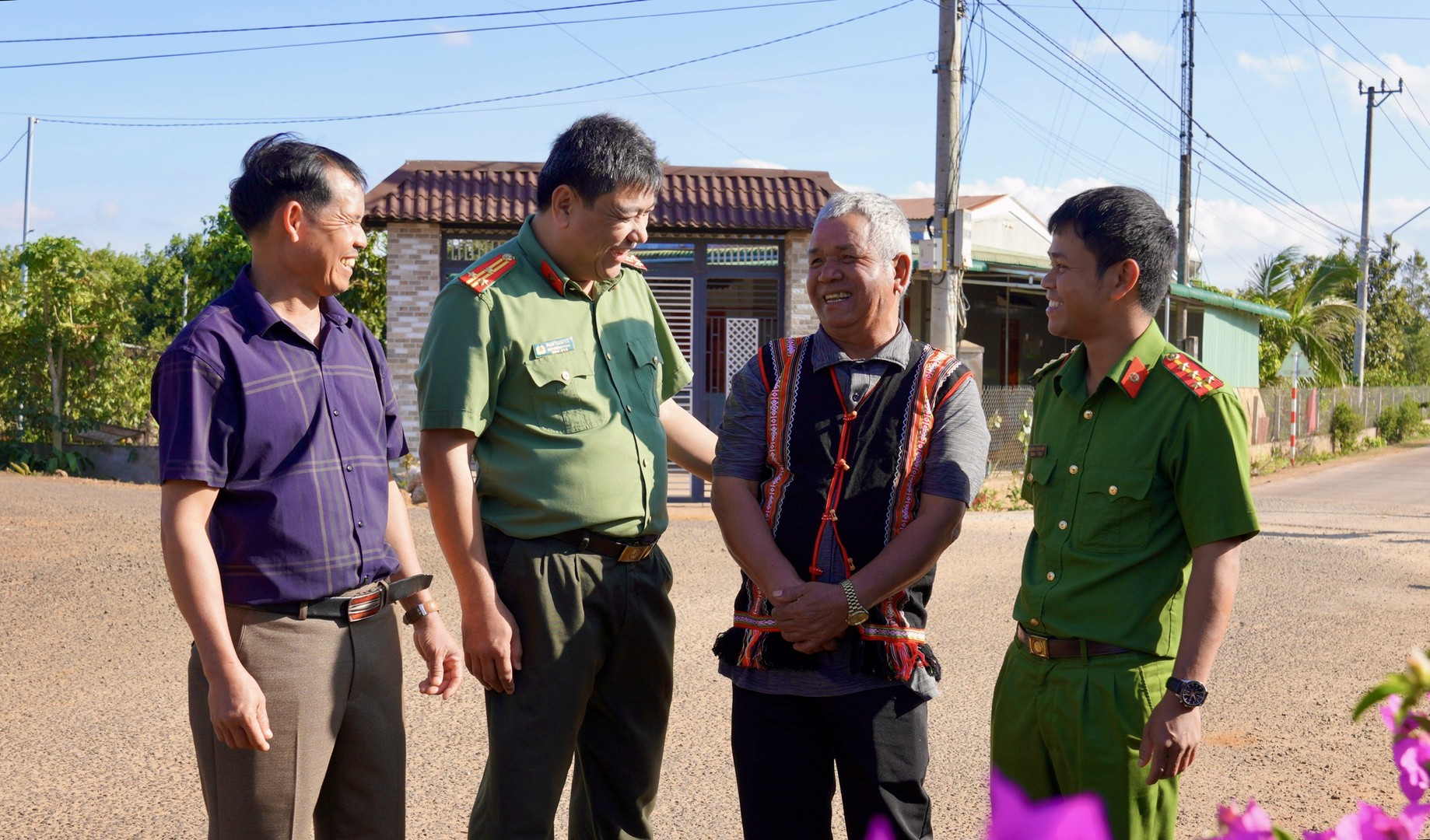 TRANH THU NGUOI CO UY TIN TUYEN TRUYEN.jpg