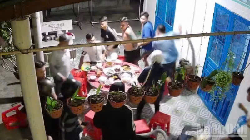 Ảnh cắt từ clip camera ghi lại tại hiện trường vụ việc (2).jpg