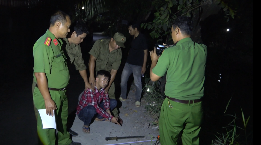 Khám xét nơi ở và điểm cất giấu các tang vật liên quan đến vụ án. Ảnh Đặng Thanh (2).PNG