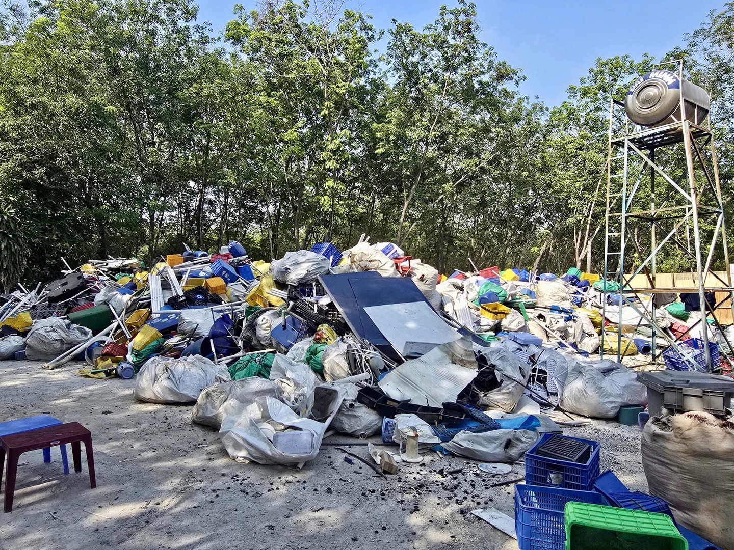 2048978636878385216 (1).jpg