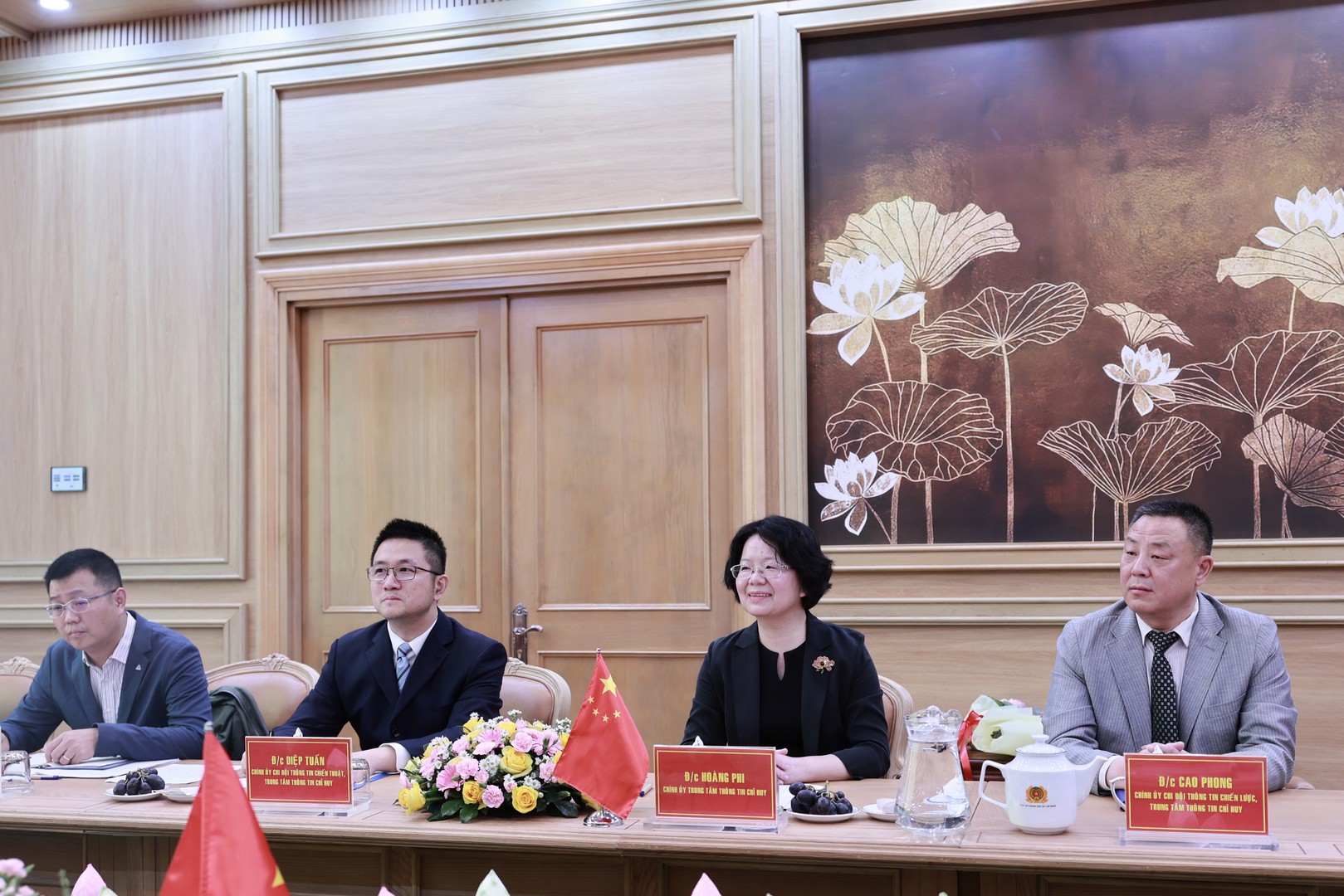 Các thành viên trong đoàn công tác của Công an TP.Thượng Hải.jpg