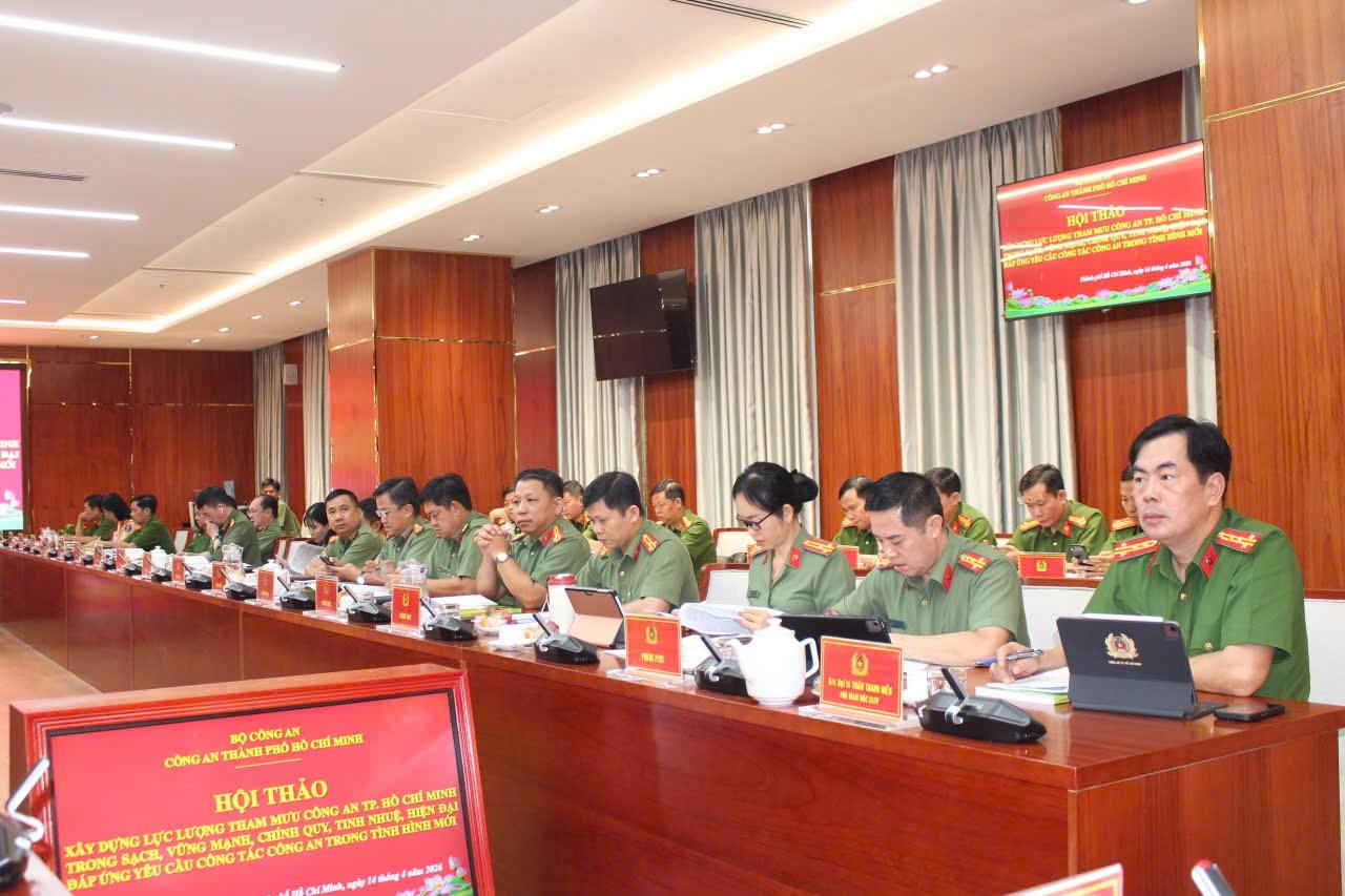 Các đại biểu tham dự hội thảo.jpg