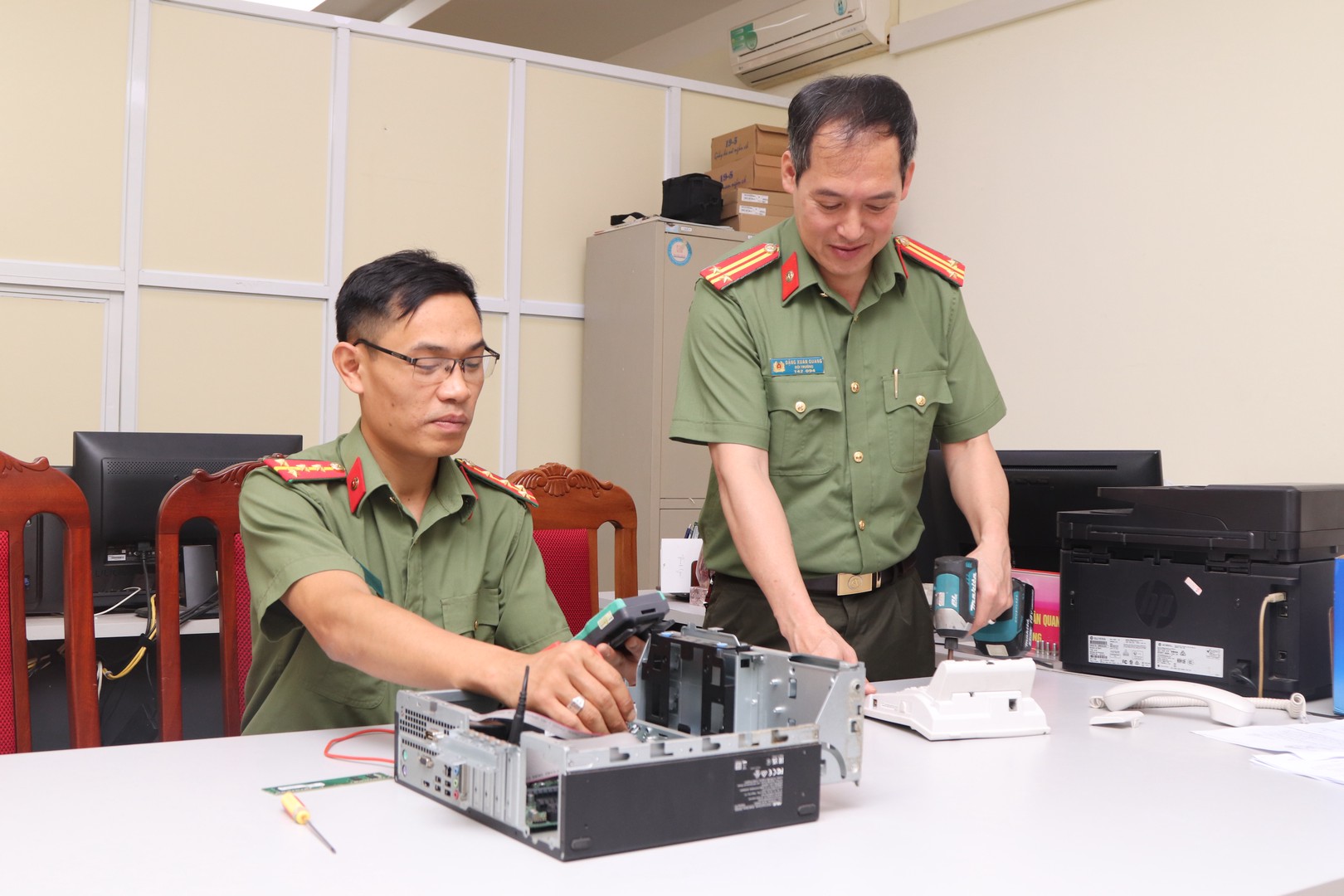 3.Các _kỹ sư_ thầm lặng của lực lượng Tham mưu Công an tỉnh Sơn La.jpg