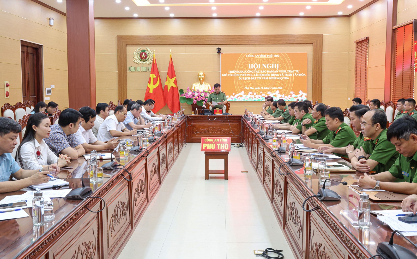 Đại tá Lâm Văn Vinh chỉ đạo tại Hội nghị triển khai phương án.JPG