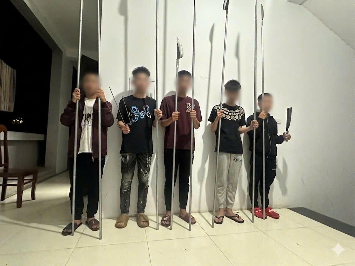 Nhóm đối tượng cùng hung khí tại cơ quan Công an.jpg