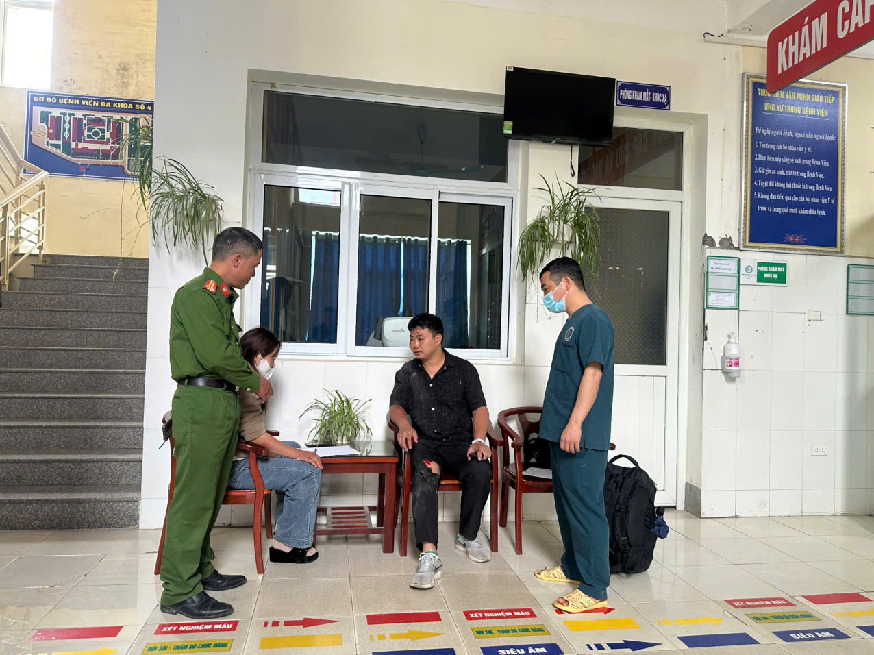 Sau khi được đưa đến bệnh viện sơ cứu tình trạng của du khách đã ổn đinh.jpg