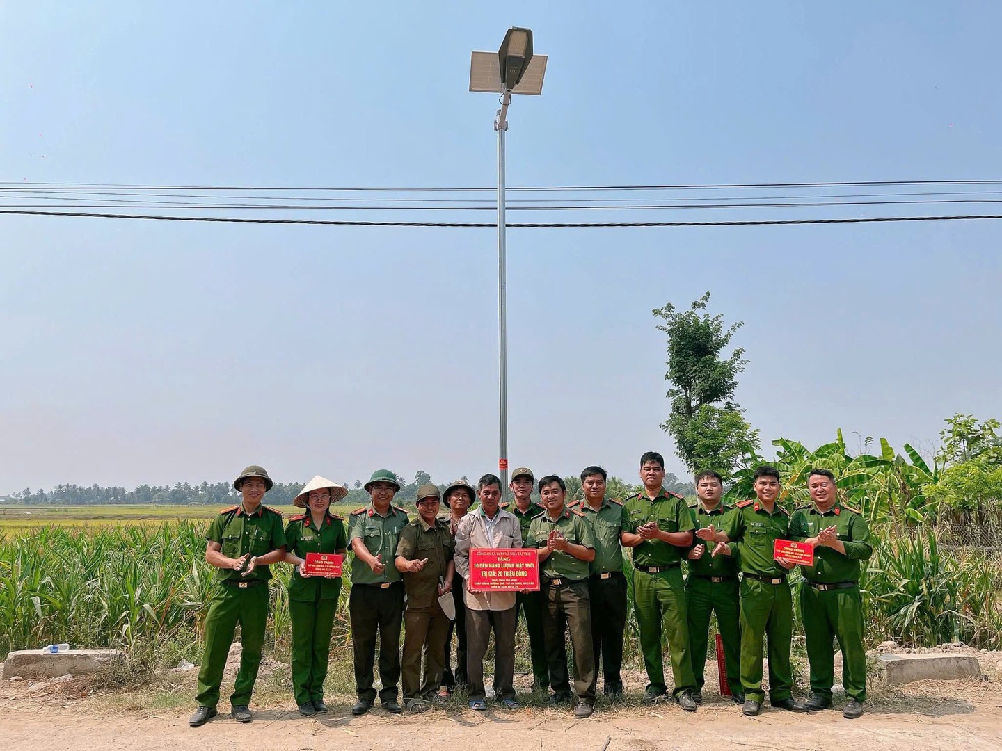 THAP SANG DUONG QUE.jpg