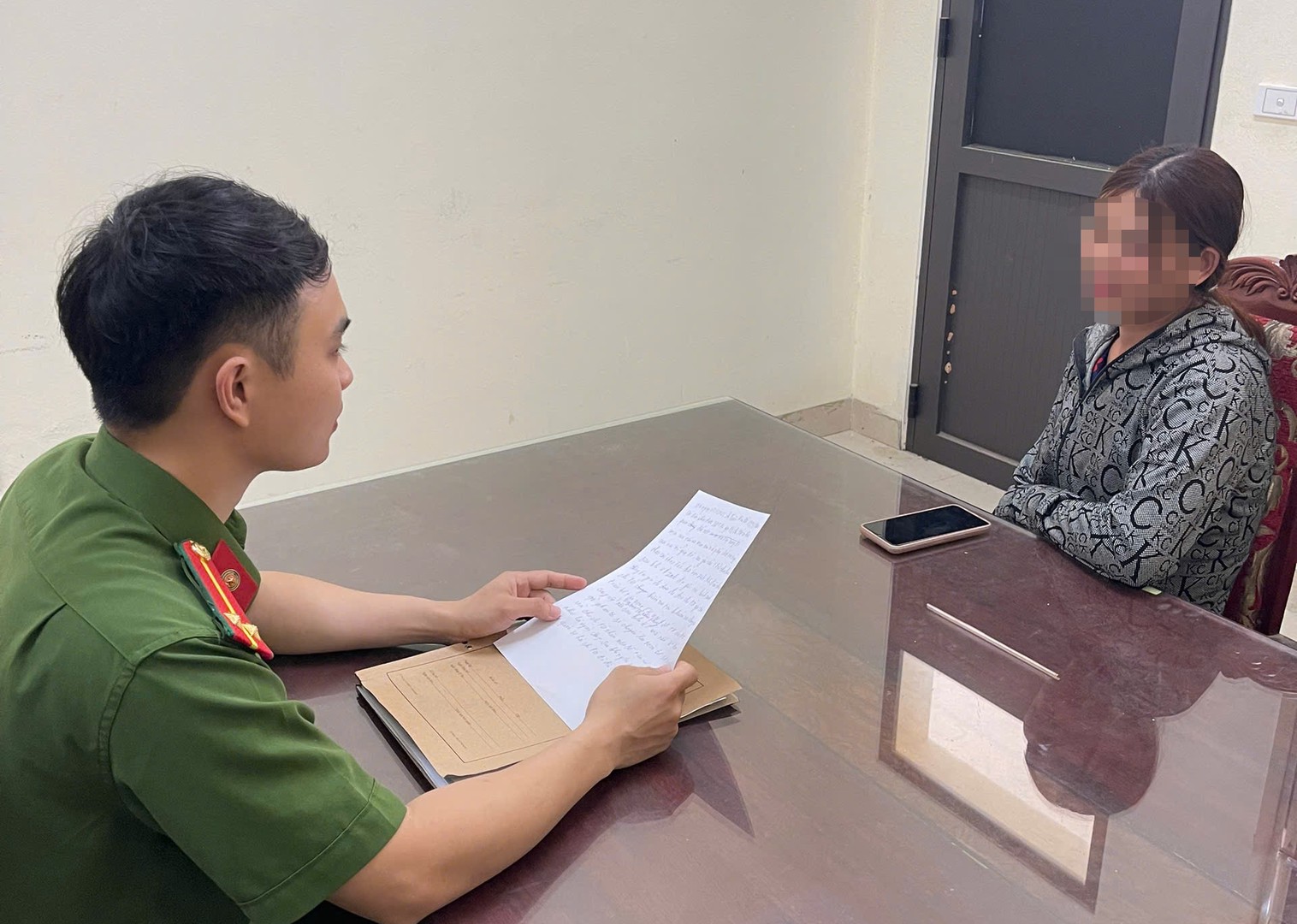 Lừa đảo 3 che mat.jpg