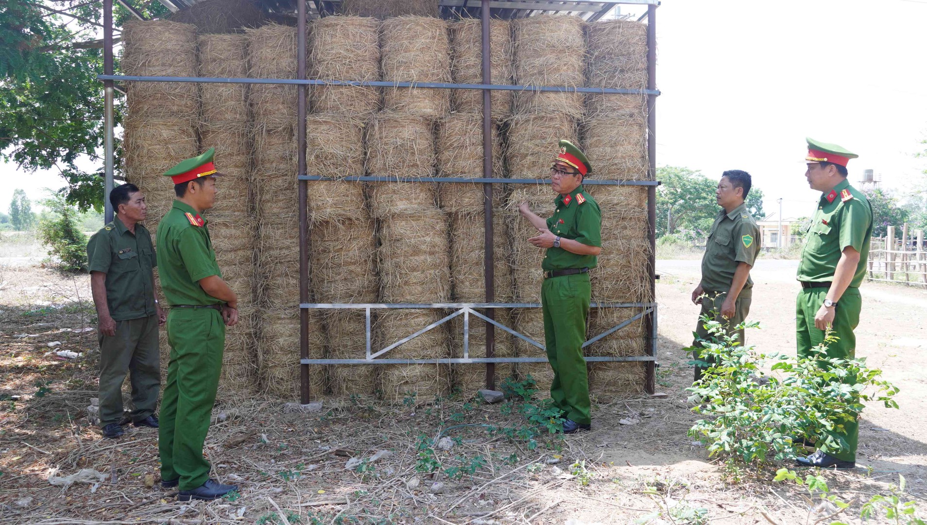 Kiểm tra công tác PCCC tại khu dân cư. Ảnh Duy Phương.JPG