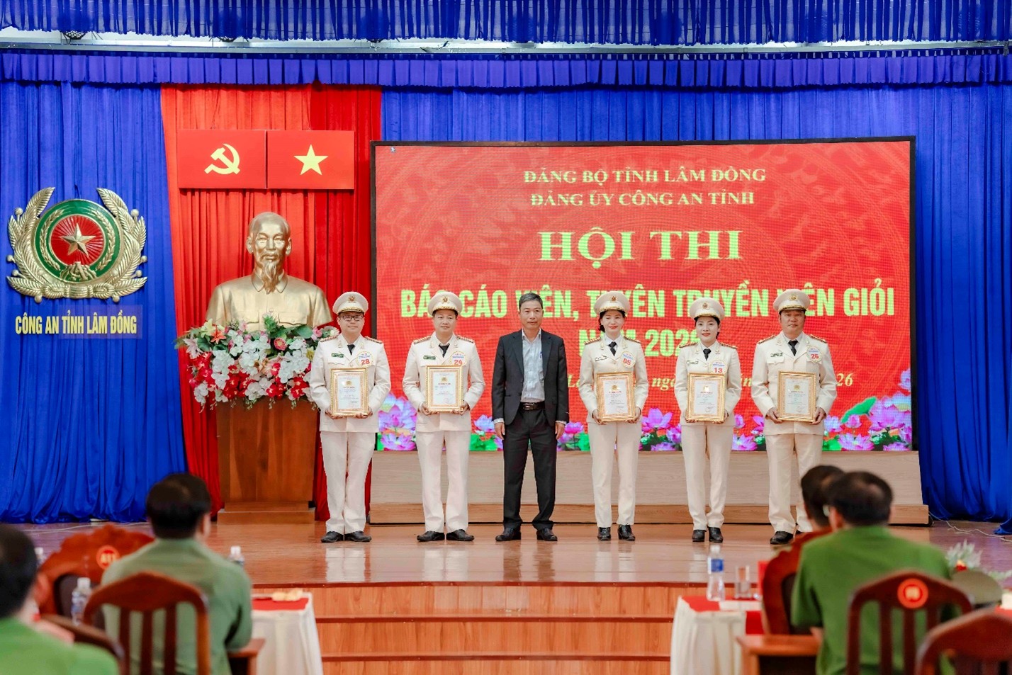 ý đảng lòng dân6.jpg