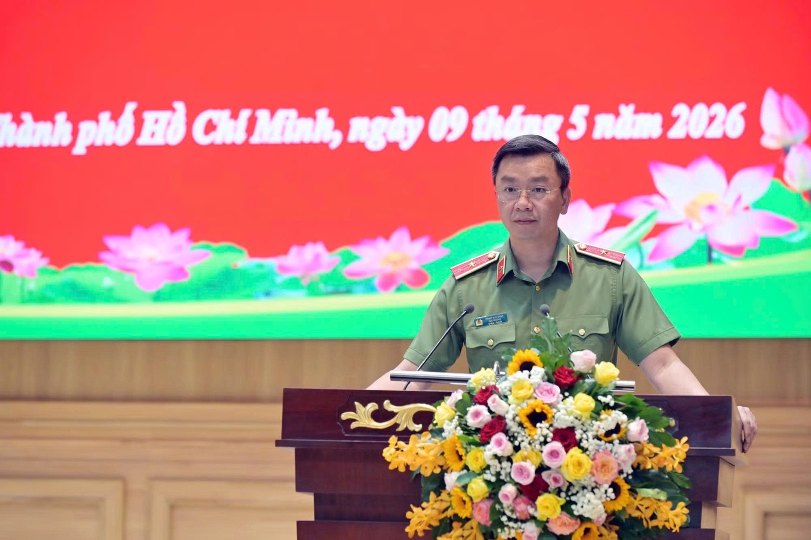 Thiếu tướng Phạm Kim Đĩnh phát biểu chỉ đạo hội nghị và bắt tay chúc mừng sự quyết tâm, đoàn kết của Cụm thi đua số 1..jpg