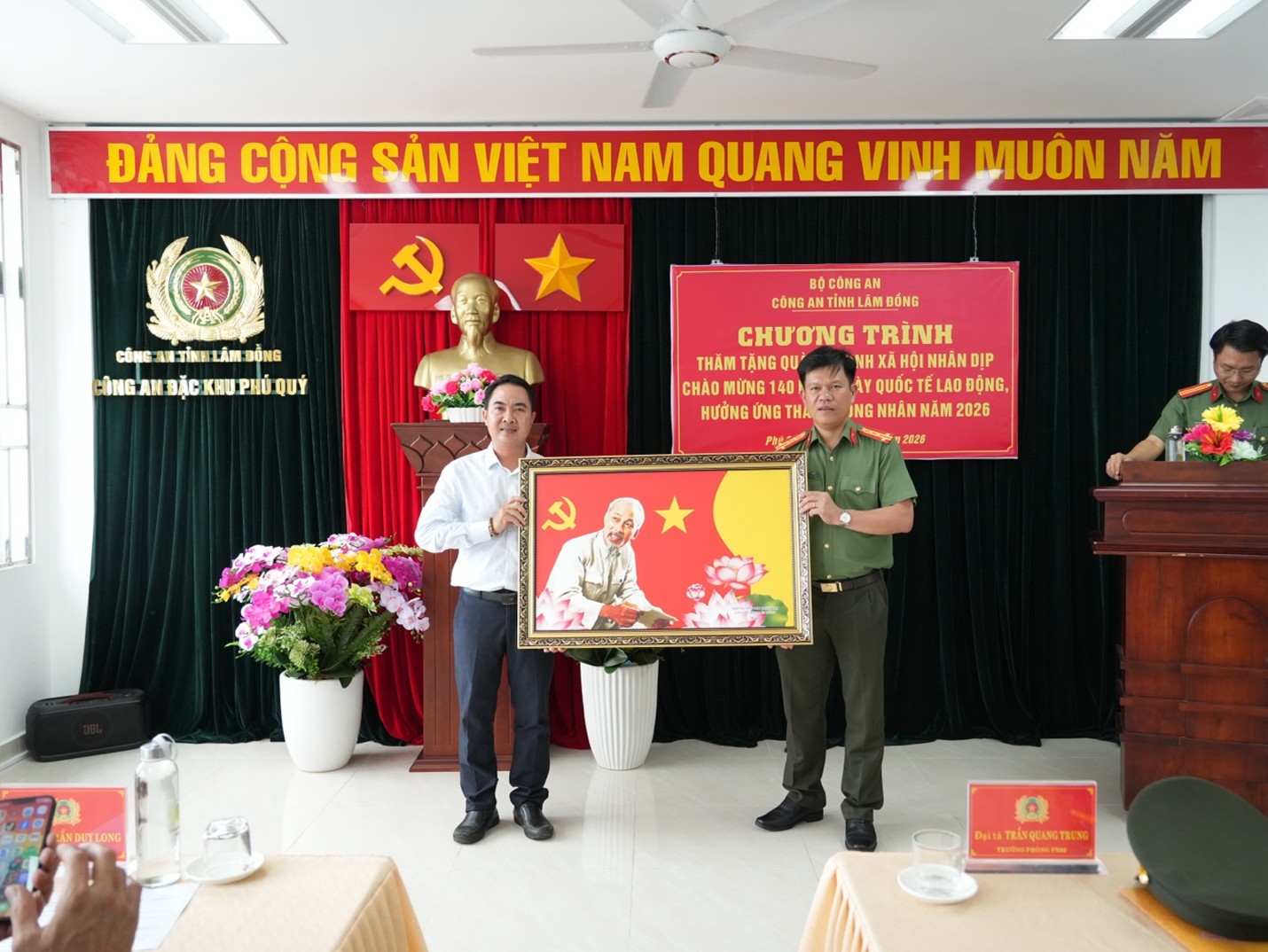 Lan tỏa nghĩa tình vì Nhân dân phục vụ tại Đặc khu Phú Quý.jpg