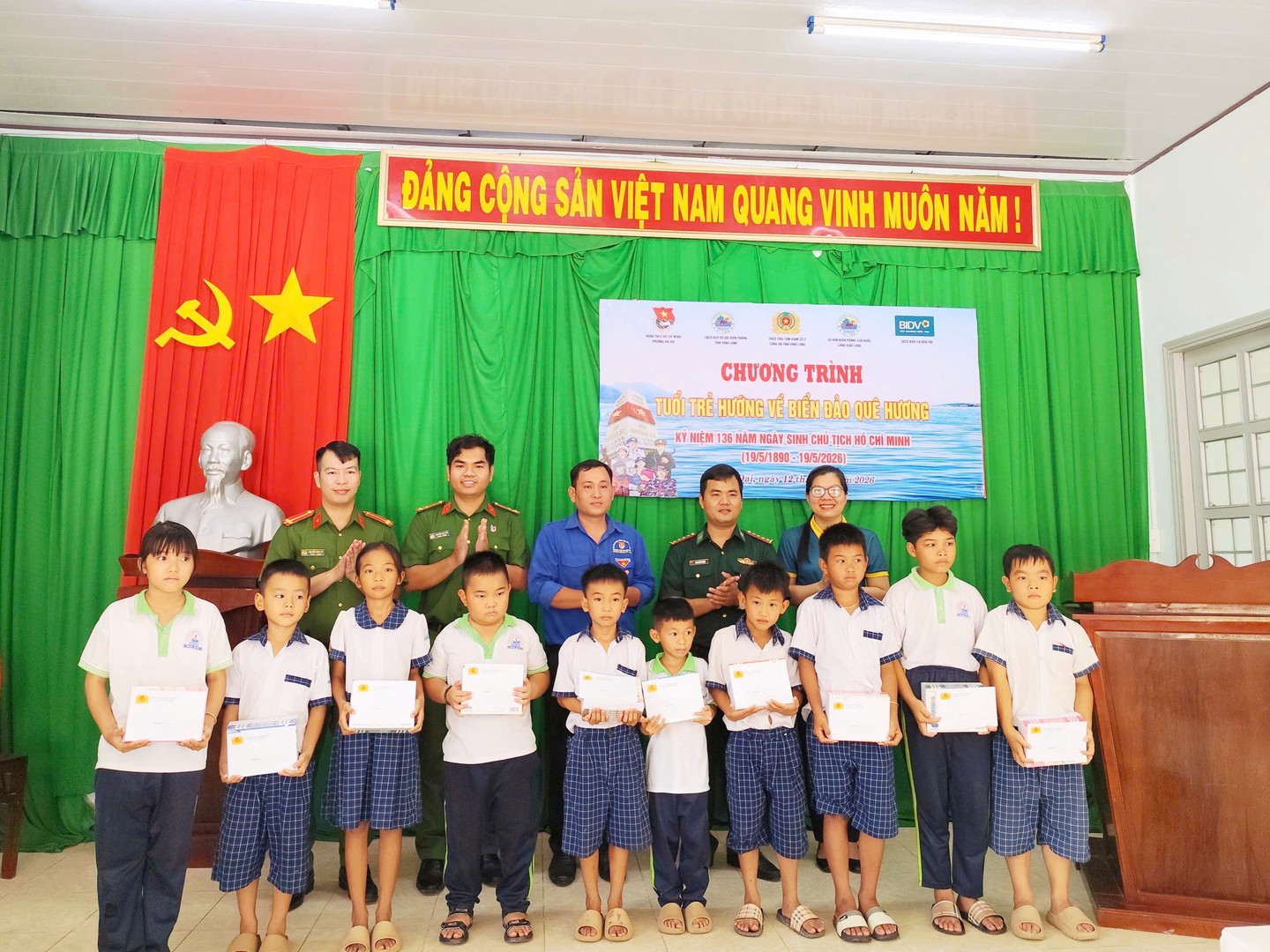 gen-h-z7818495924476_0c9c7a0b96accaec458ad894c9e36970.jpg