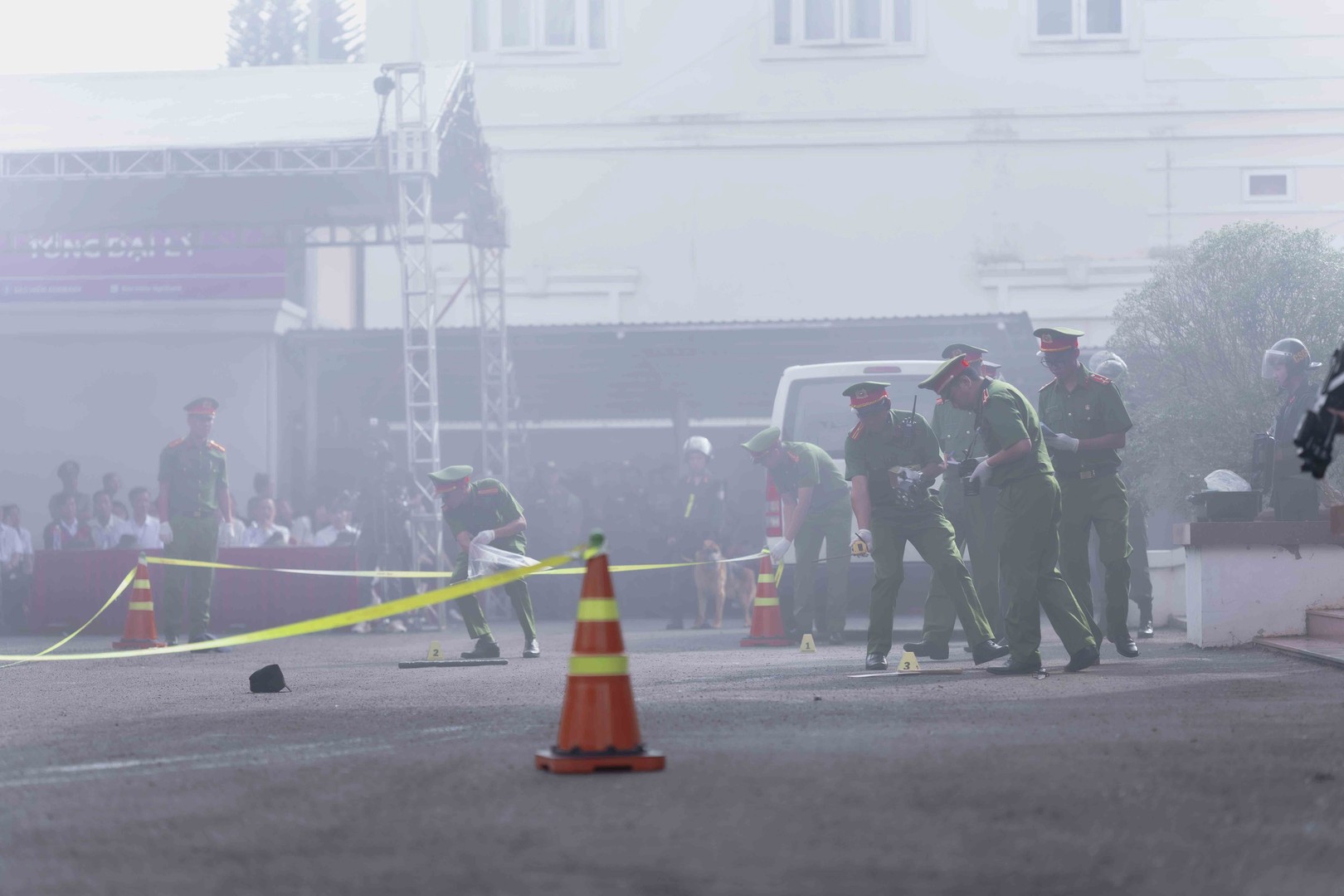 Diễn tập cướp ngân hàng11.jpg