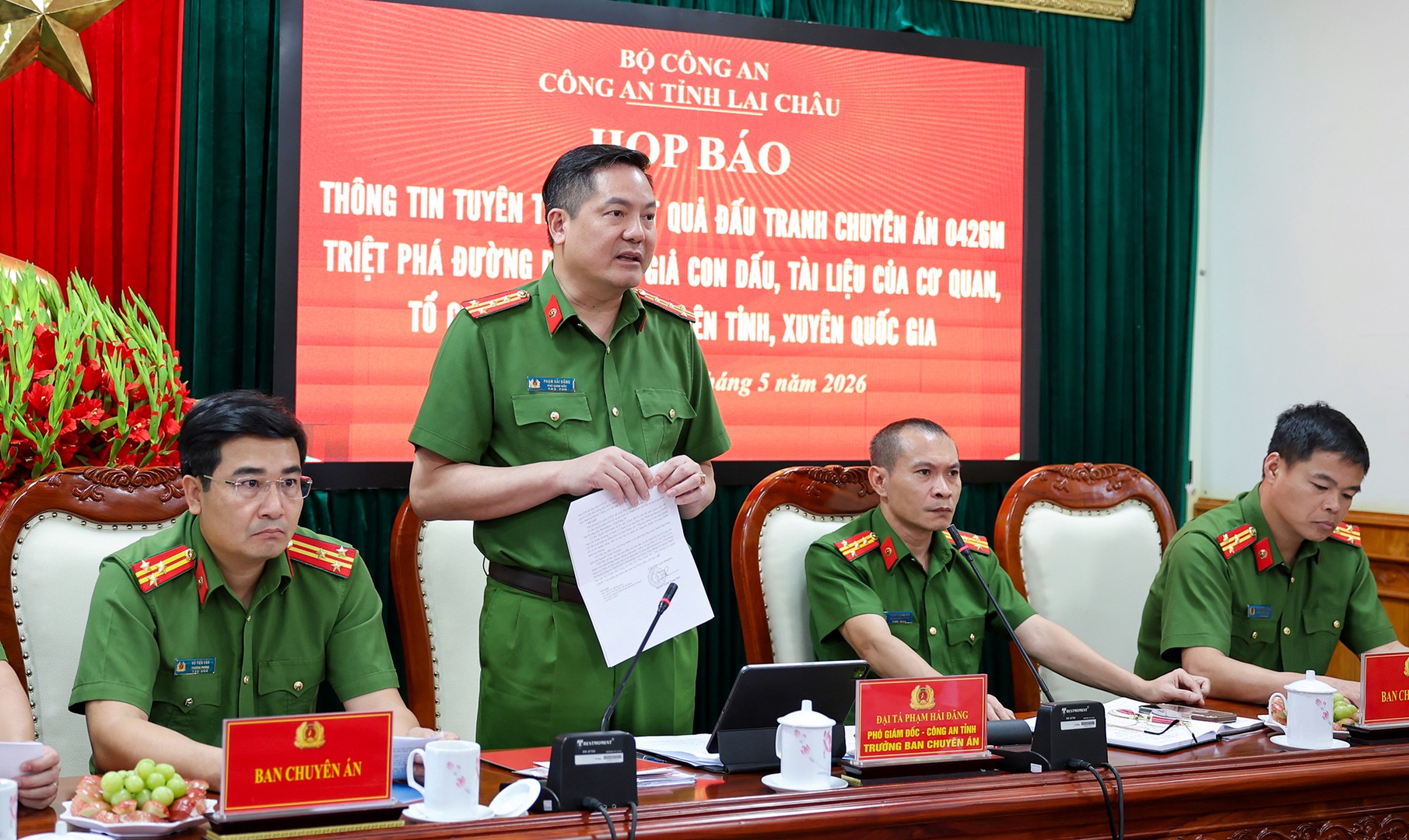 dai ta pham hai dang phat bieu.jpg