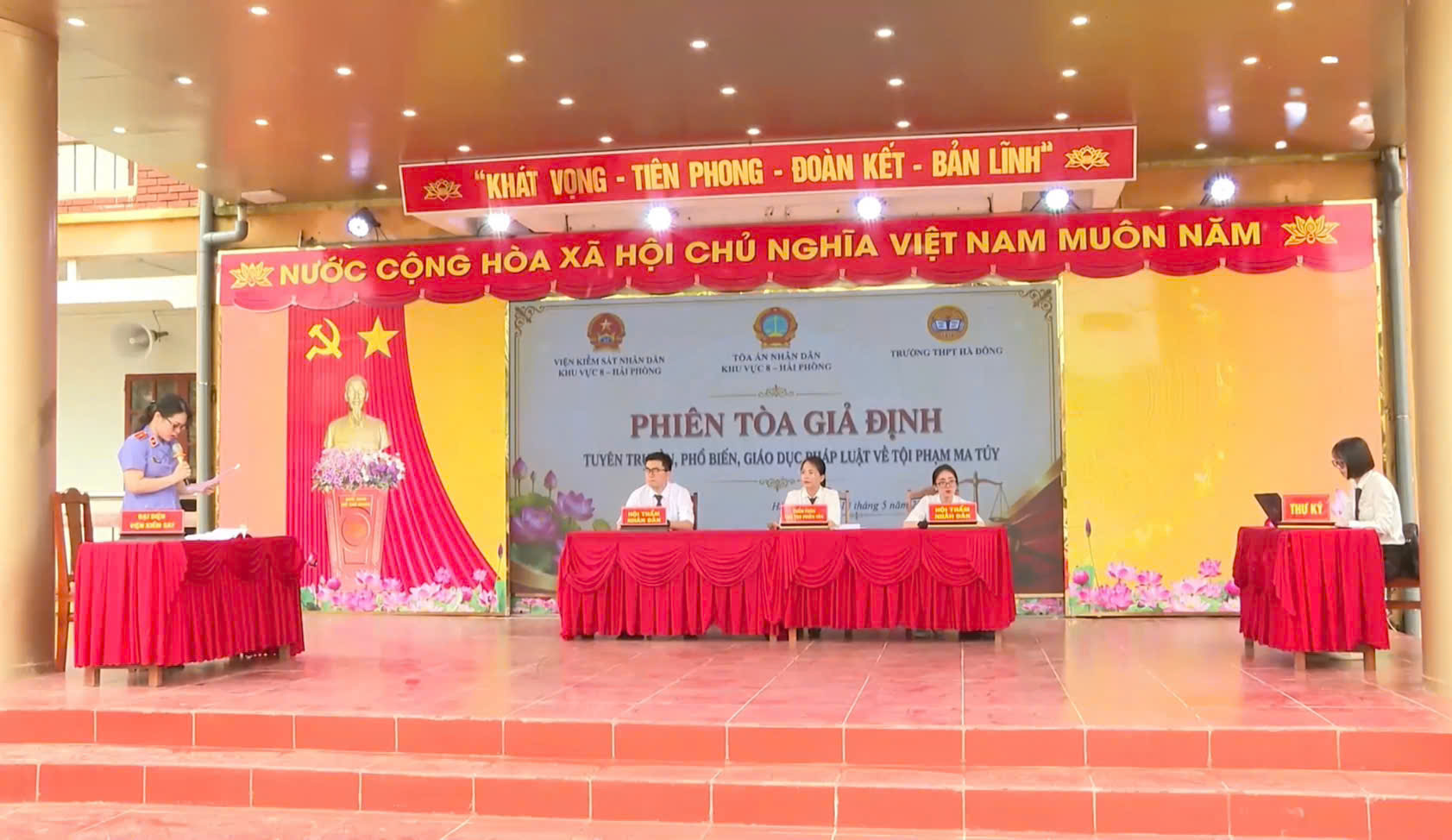 Phiên tòa giả định 1.jpg