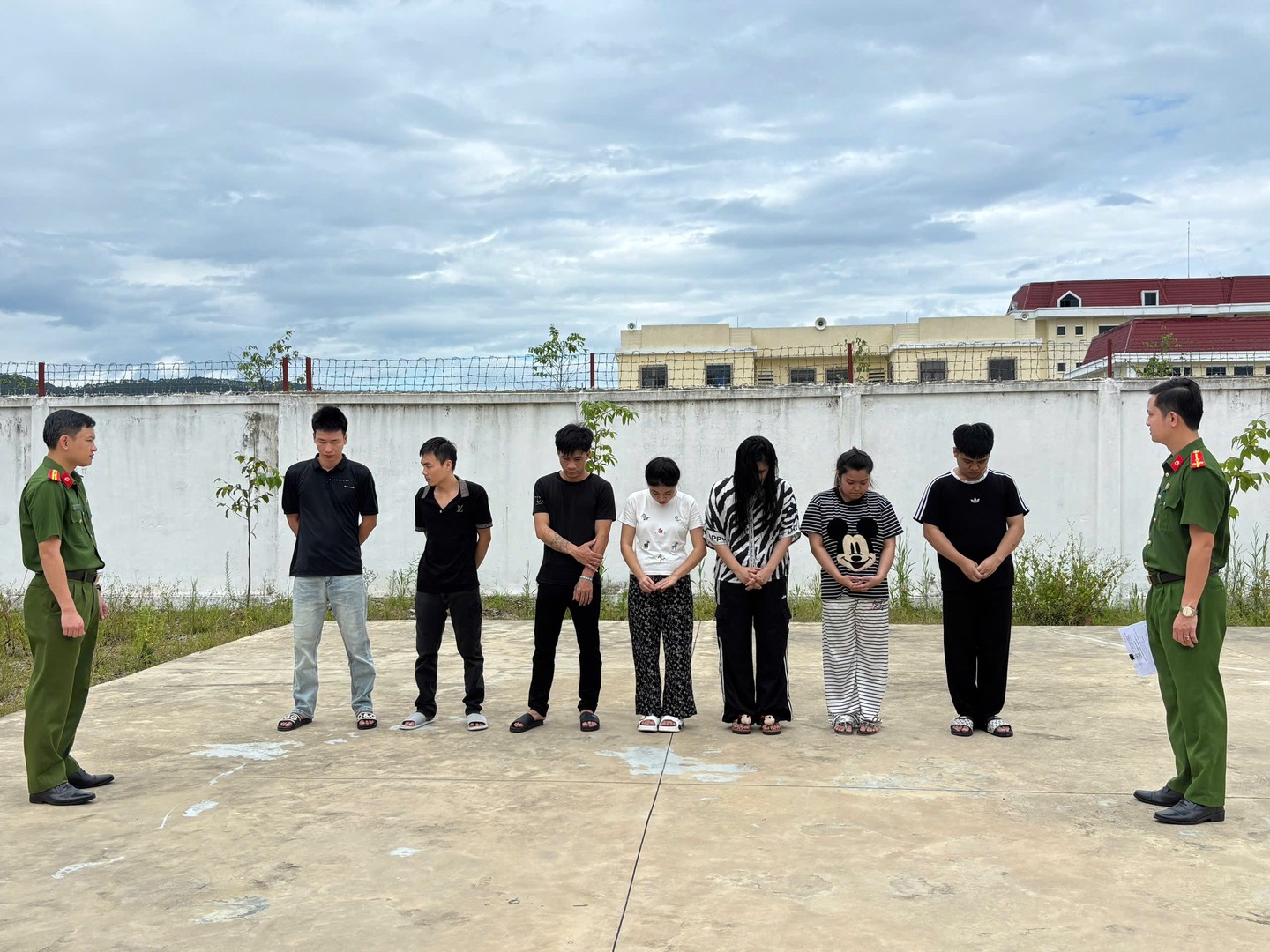 Các đối tượng trong đường dây bị cơ quan điều tra bắt giữ.jpg