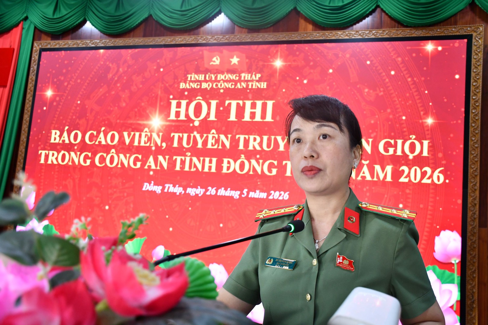 Đại tá Võ Thị Hoài Ngọc, Tỉnh uỷ viên, Phó Bí thư Đảng uỷ, Phó Giám đốc Công an tỉnh phát biểu tại Hội thi.Ảnh Thanh Việt.jpg