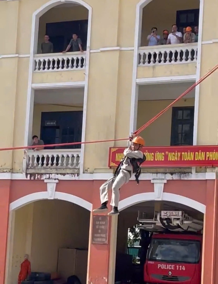 Ảnh 4.1. thoát nạn dây hạ chậm.jpg