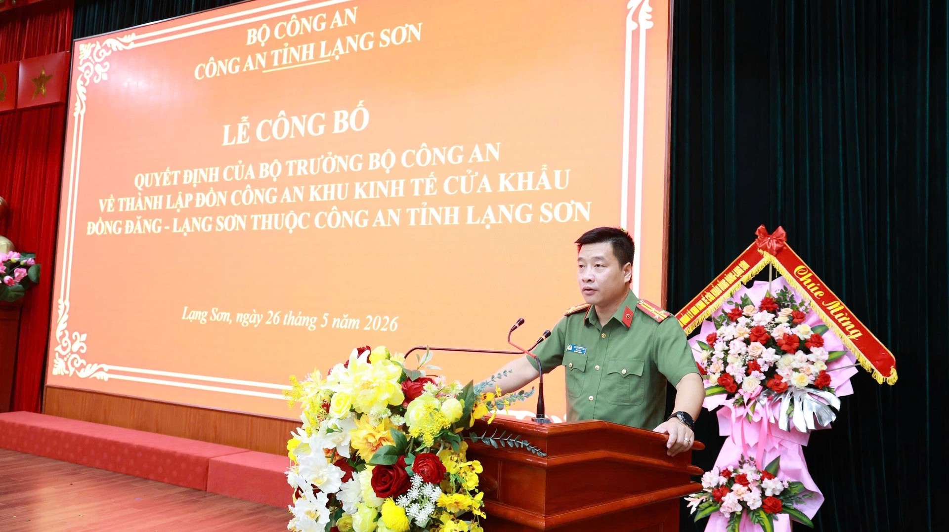 Ảnh 7. Đồng chí Thượng tá Vũ Thanh Tùng, Uỷ viên Ban Thường vụ Tỉnh uỷ, Bí thư Đảng uỷ, Giám đốc Công an tỉnh phát biểu chỉ đạo tại buổi lễ.jpg