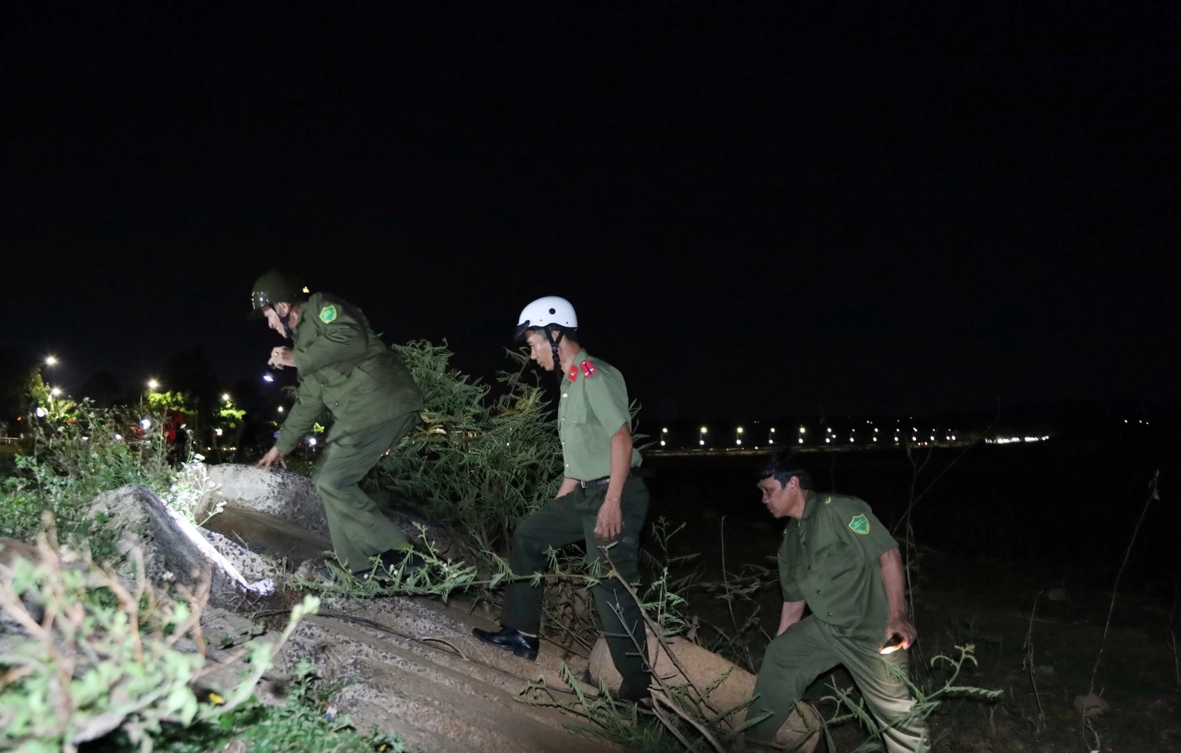 6._luc_luong_tuan_tra_khu_vuc_tiem_an_nguy_co_mat_an_ninh_trat_tu._20260527101158.jpg
