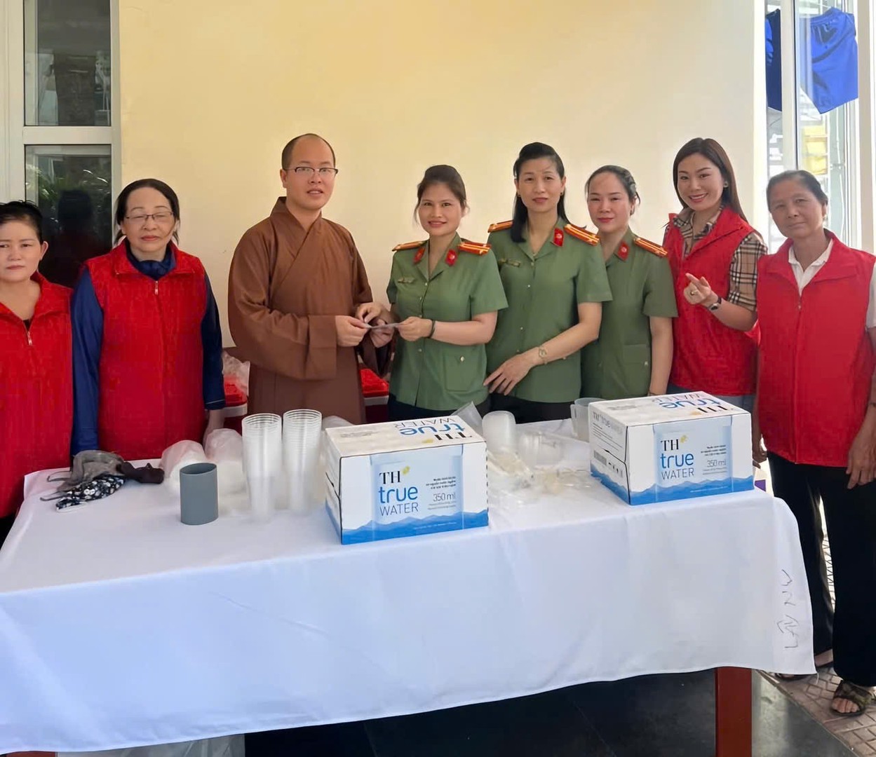 tặng cháo 3.jpg