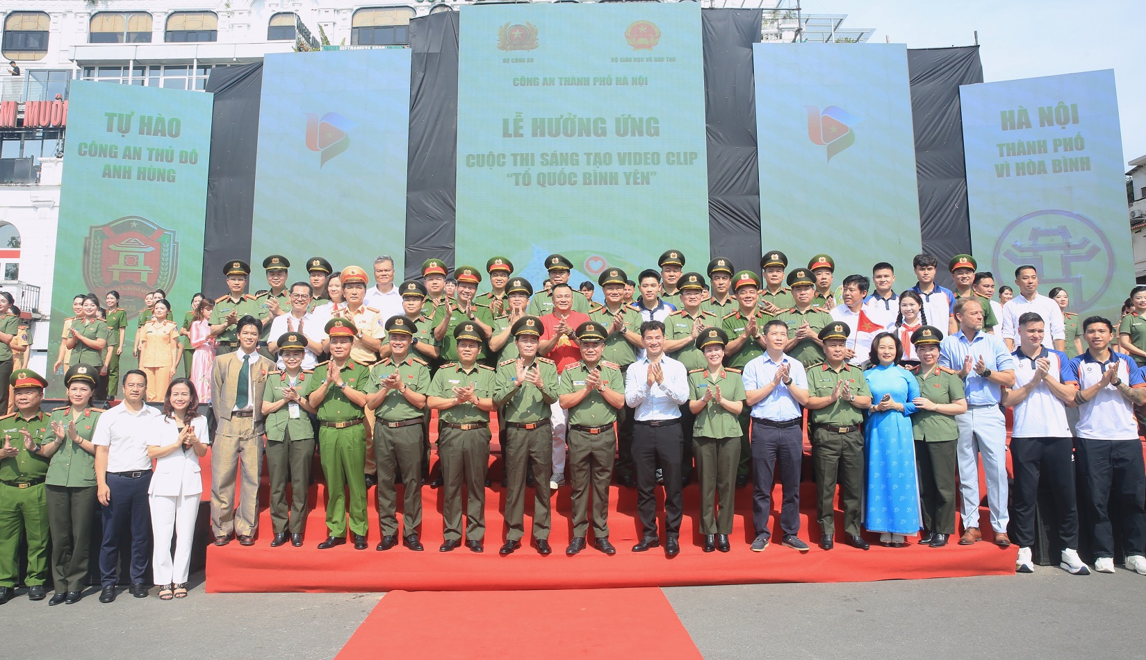 anh tap thể vo tay.JPG