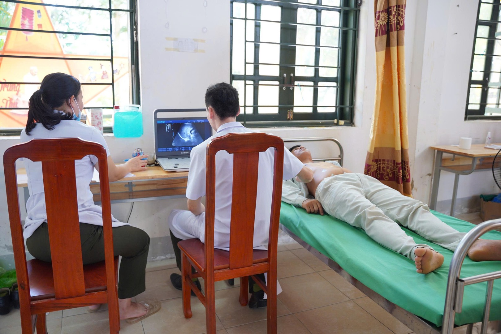 Kiểm tra sức khỏe cho học viên.jpg