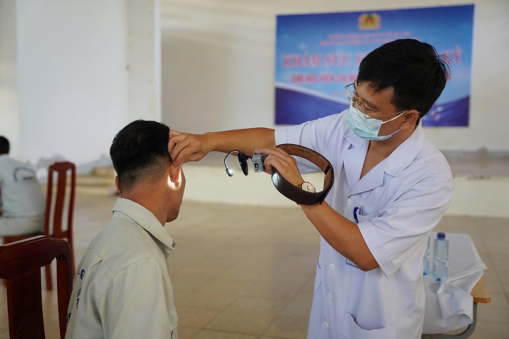 khám tổng quát tai, mũi, họng cho học viên.jpg