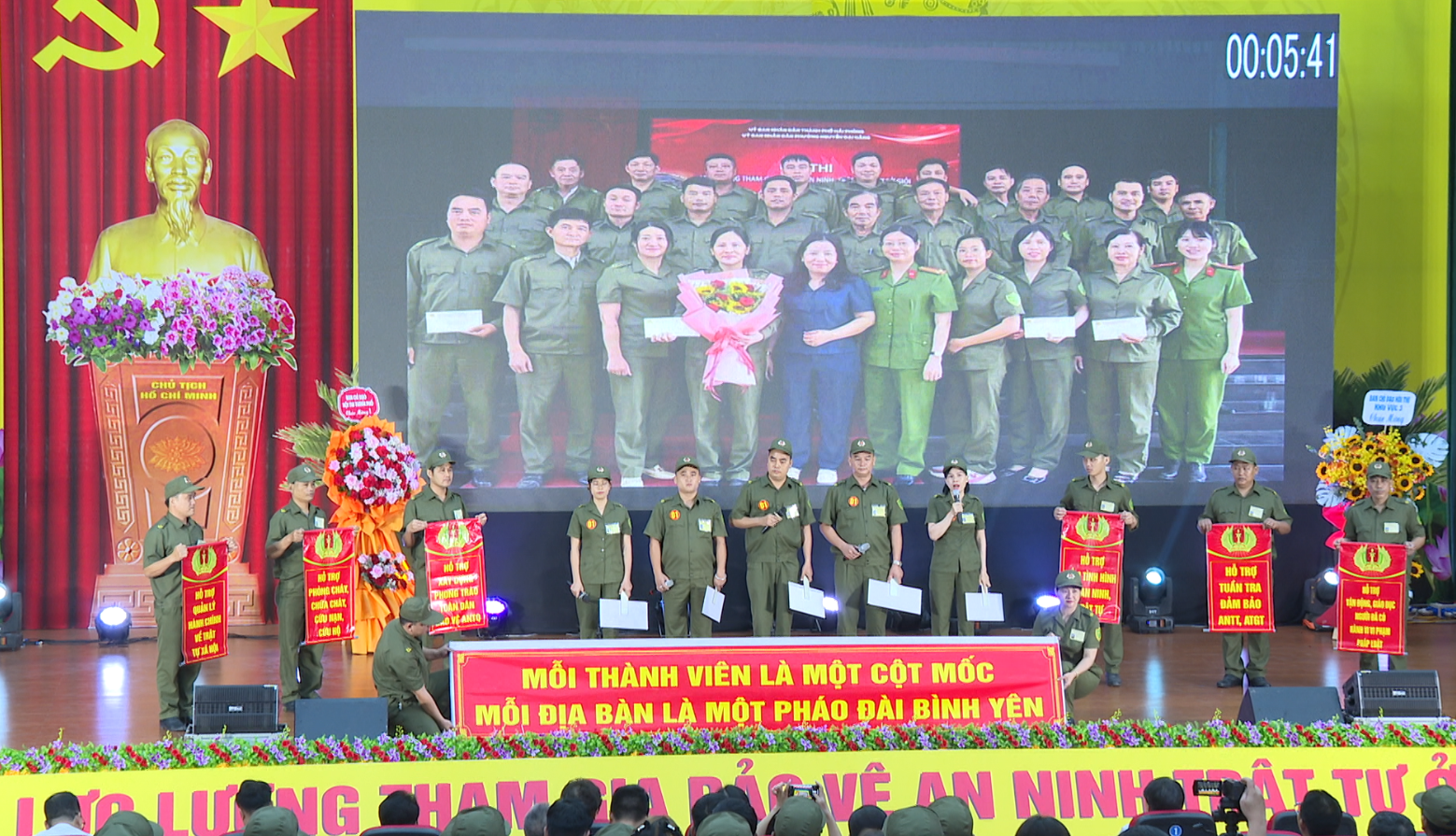 Phần thi tài năng đầy màu sắc.png