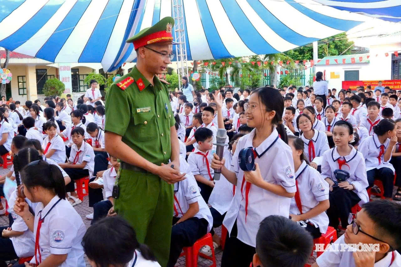 Thanh niên 1.jpg
