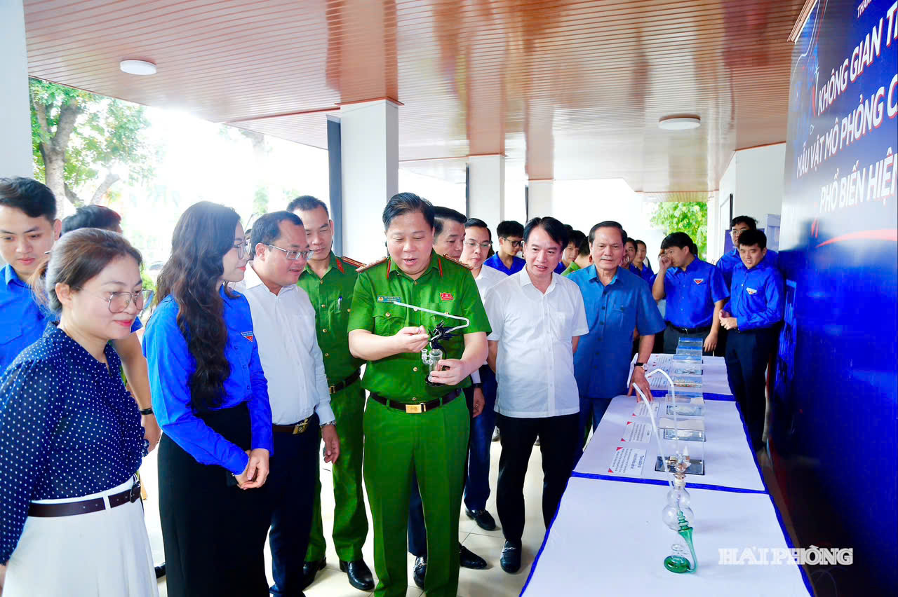 Thanh niên 3.jpg