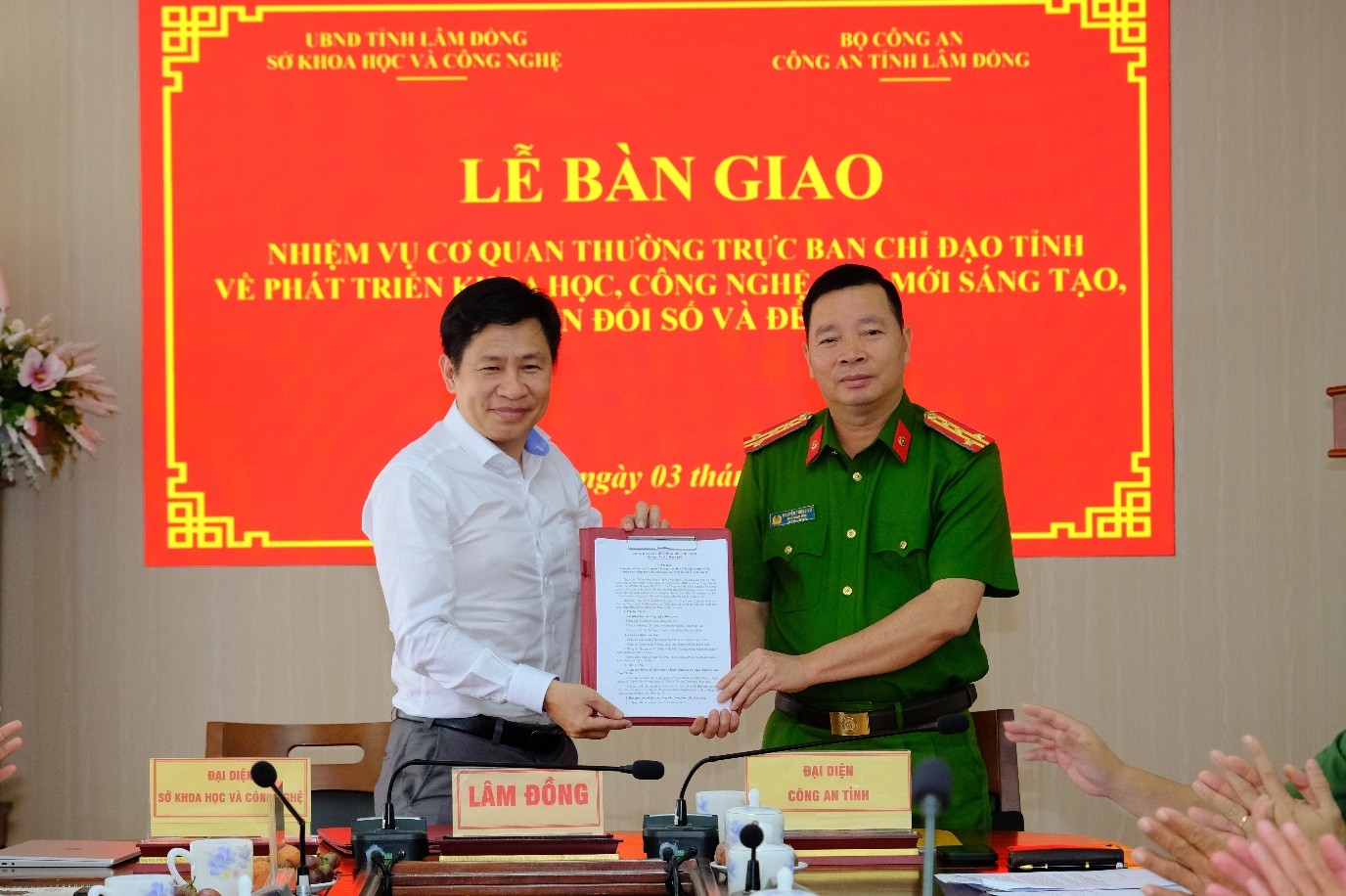 Bàn giao nhiệm vụ3.jpg