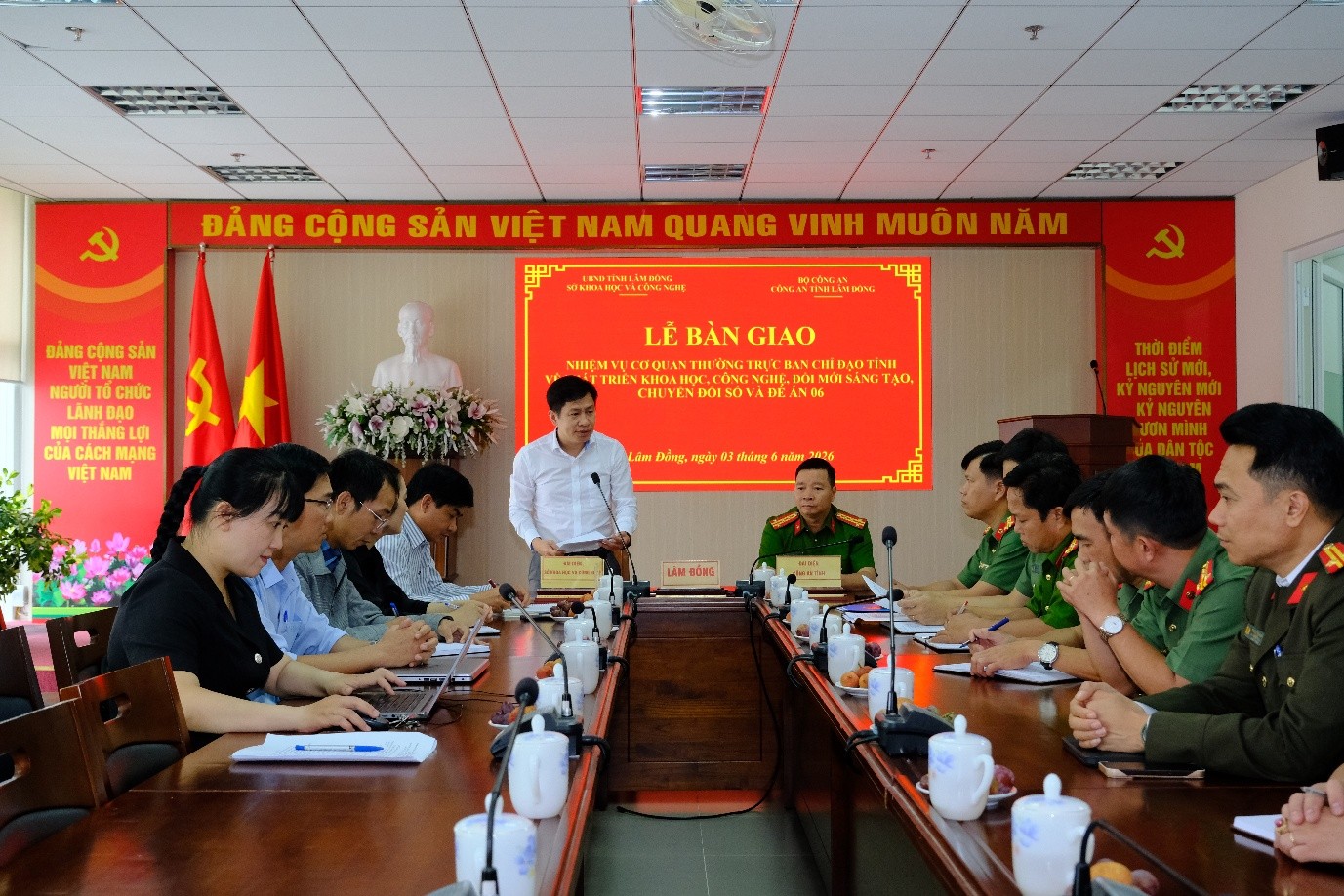 Bàn giao nhiệm vụ.jpg