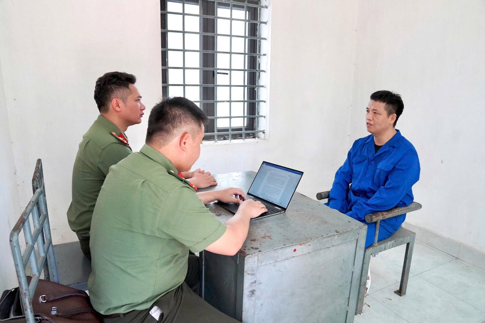 Cơ quan Công an làm việc với đối tượng Yang Yifeng (Trung Quốc).jpg